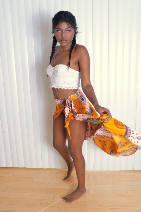 Violette africaine Myers Vr nus sexy archive