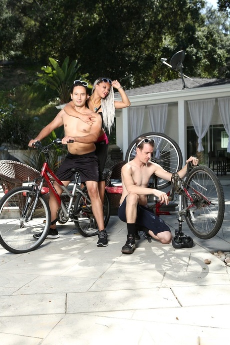 Latine Française Double Anale haut de gamme photo