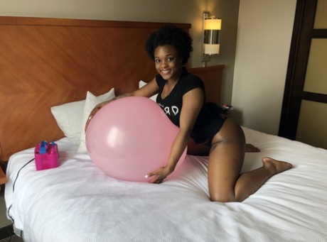 Africain Ariel Alexus Anal nu parfait galerie