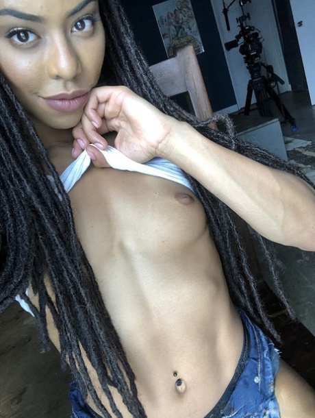 Alexa noire sexy en haute qualité galerie